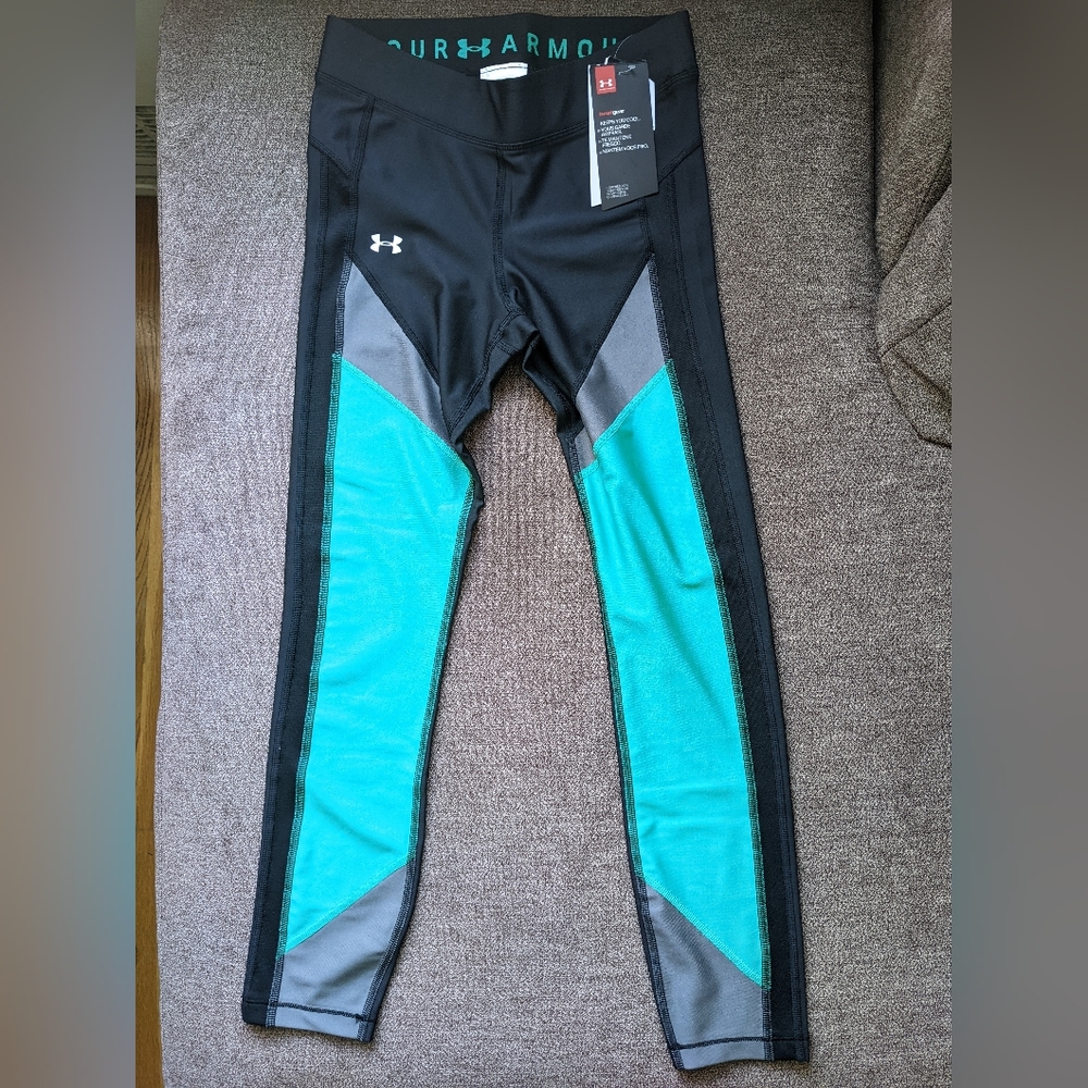 Under Armour Women's Ankle Crop Heat Gear Leggings (Small)